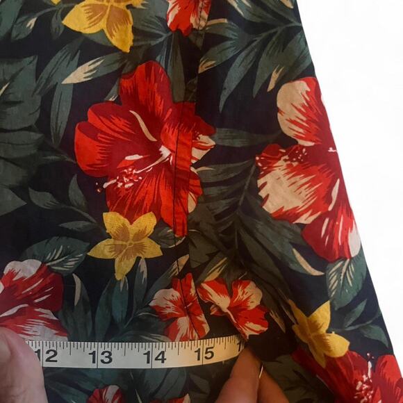 NWOT TUNEVUSE Hawaiian Floral Button Down Shirt Mens Small- Tropical Hibiscus - Picture 7 of 7